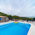 Beautiful Home In Dancanje بيت للعطل