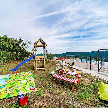 Holiday home Lovely In